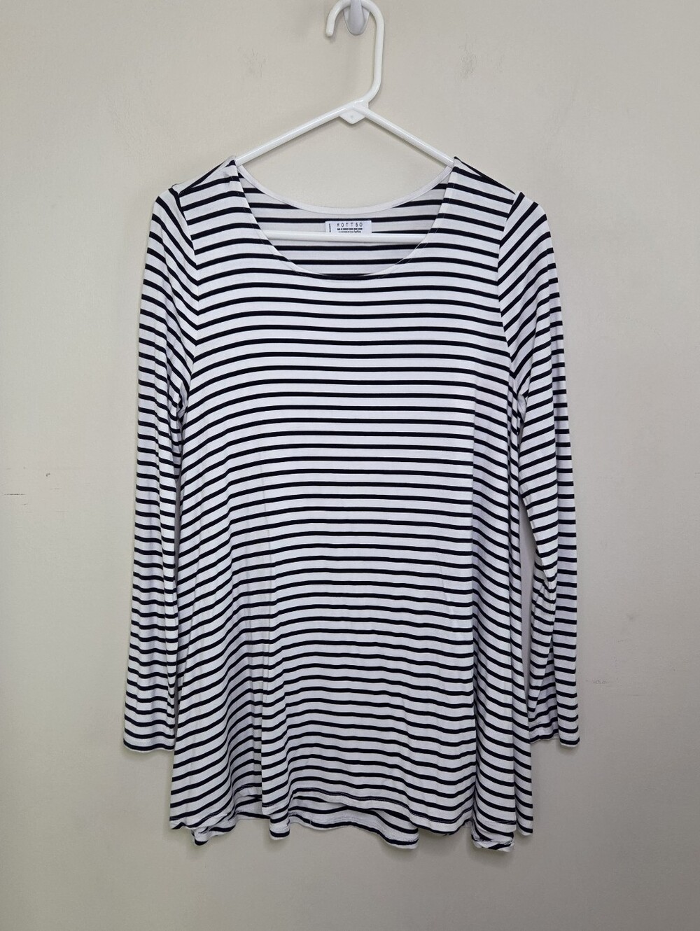 Women's Mott50 Sun Protection Bamboo Navy Striped Top Sz Medium